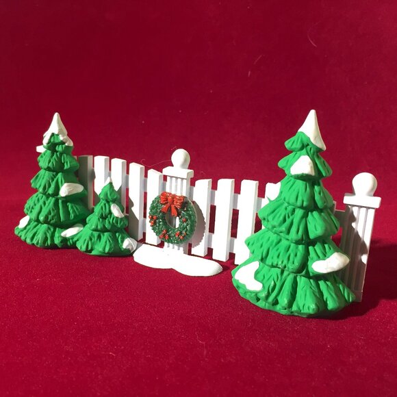Dept 56 Original Snow Village-FROSTY TREE LINED  PICKET FENCE - Retired - Picture 1 of 5